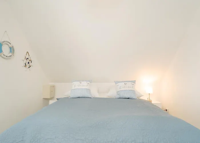 Zur Lachenden Moewe *